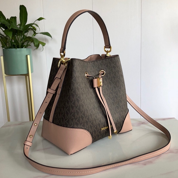 マイケルコースバッグ背面デザイン